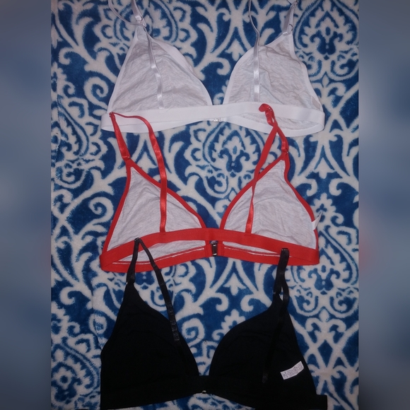 No Name Brand. Set of 3 front closure bras. Wireless. Never worn. - Picture 3 of 4